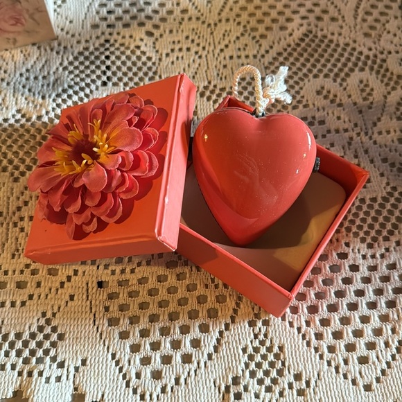 Vintage Hallmark Heart Trinket Box, Locket, Ornament - Heavy Enamel w/ latch - Picture 7 of 14